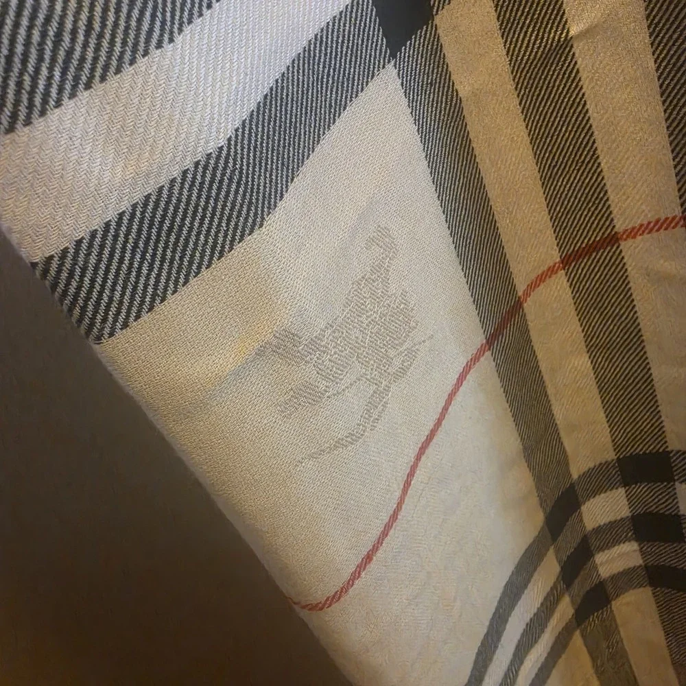 Burberry Nova Check Oversized Wool Silk Scarf Shawl 80% Wool 20% Silk Italy